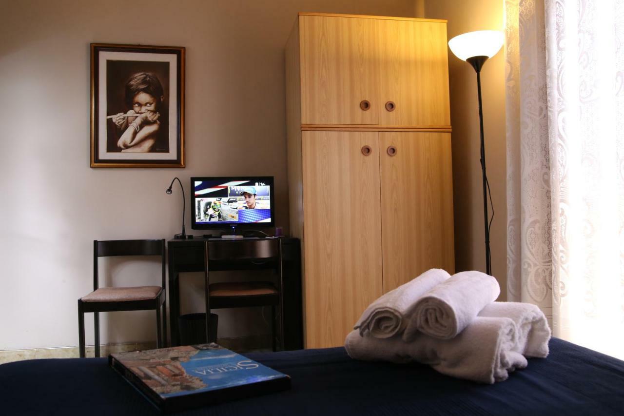 Terra Di Mare Guest House Agrigento Bagian luar foto